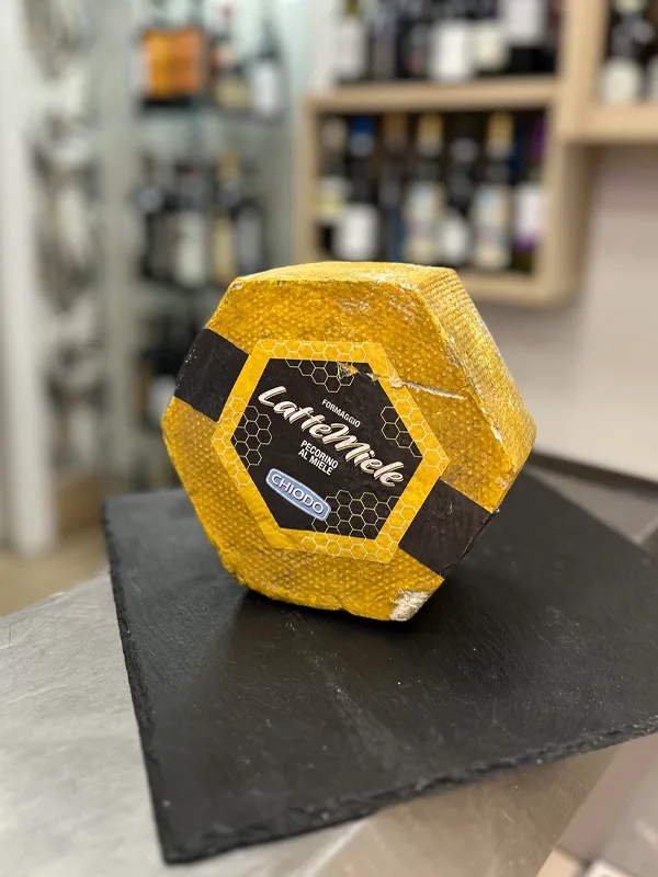 pecorino aromatizzato al miele di castagno a 29,90€ al kg - lo spiedo rovente