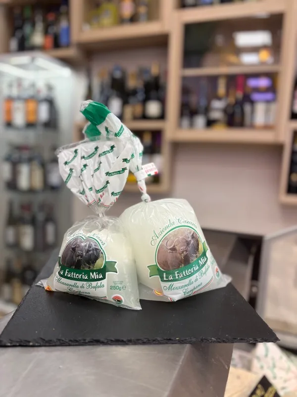 mozzarelle di bufala a 4,50€ x 250gr e a 9,00€ x 500gr - lo Spiedo Rovente
