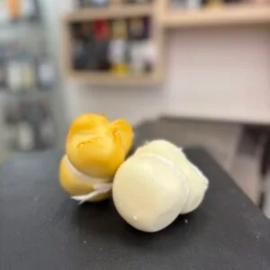 scamorza affumicata e normale a 19,90€ al kg - lo Spiedo Rovente