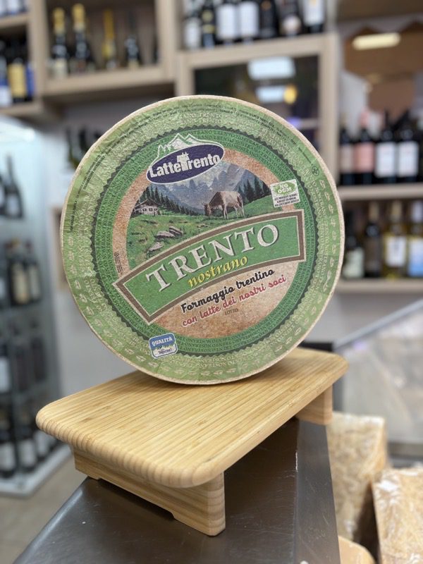 formaggio trento nostrano tipo trento a 19,99 al kg - Lo Spiedo Rovente