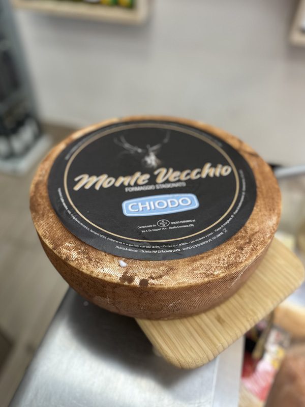 montevecchio formaggio stagionato a 20,99 al kg - lo spiedo rovente
